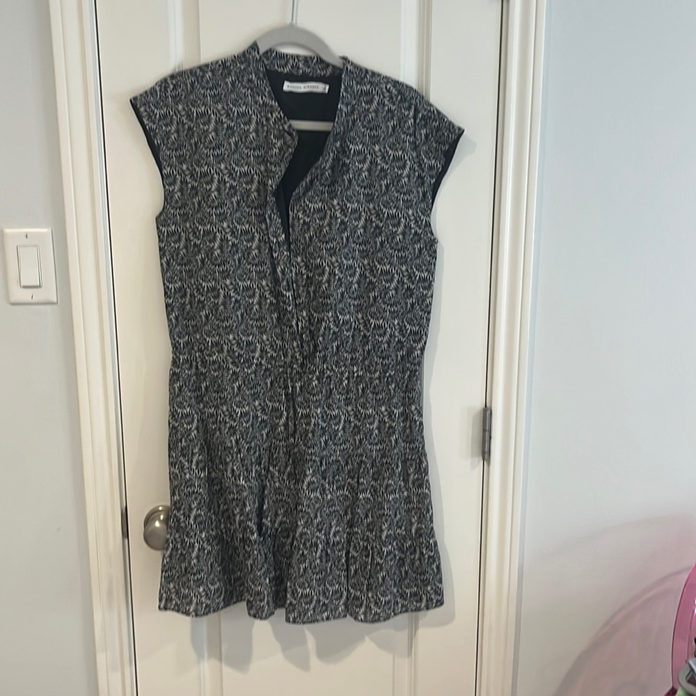 Rebecca Minkin off size medium mini dress calf sleeves with a bow at the waist